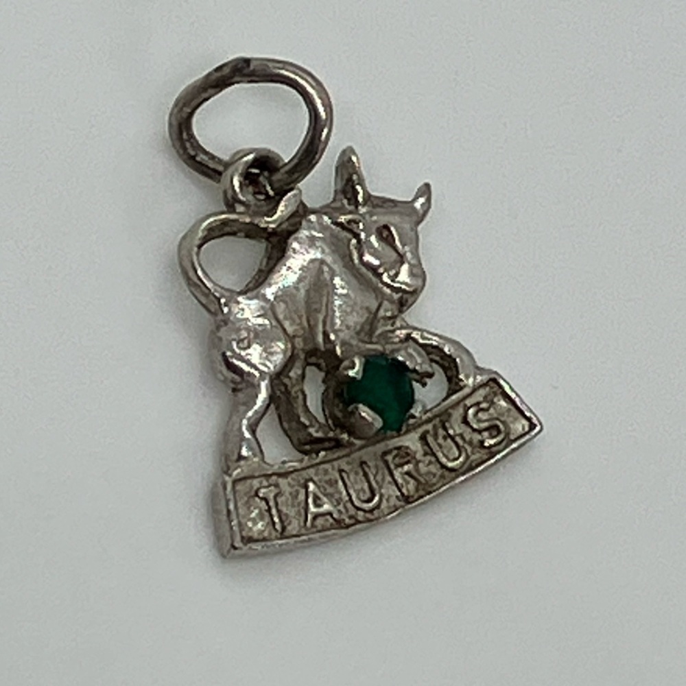 Vtg 925 Sterling Silver & Green Cz Zodiac Horoscope Taurus Bull Charm / Pendant